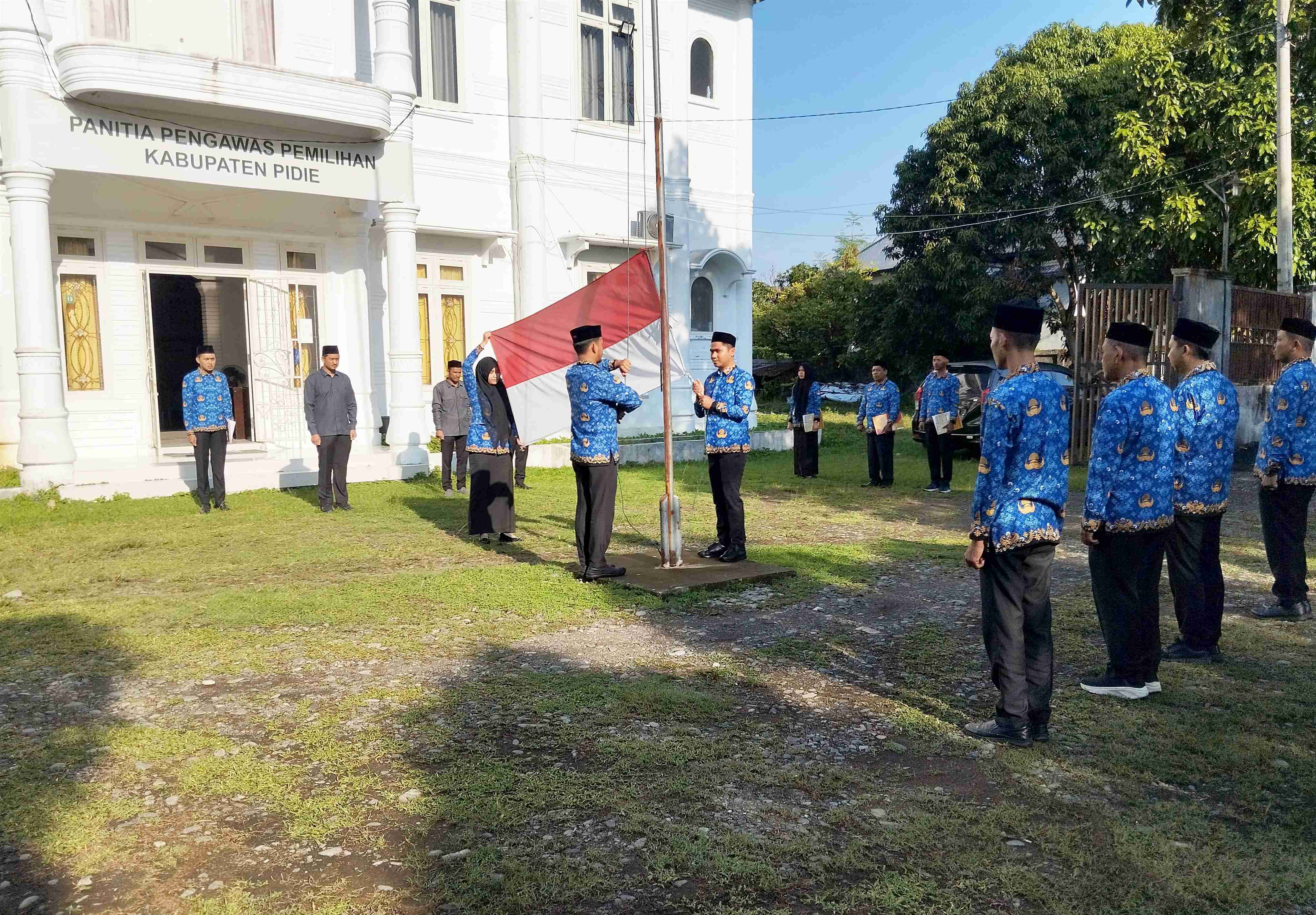 Upacara Peringatan Hari Ibu di Sekretariat Panwaslih Kabupaten Pidie [22/12/2025]