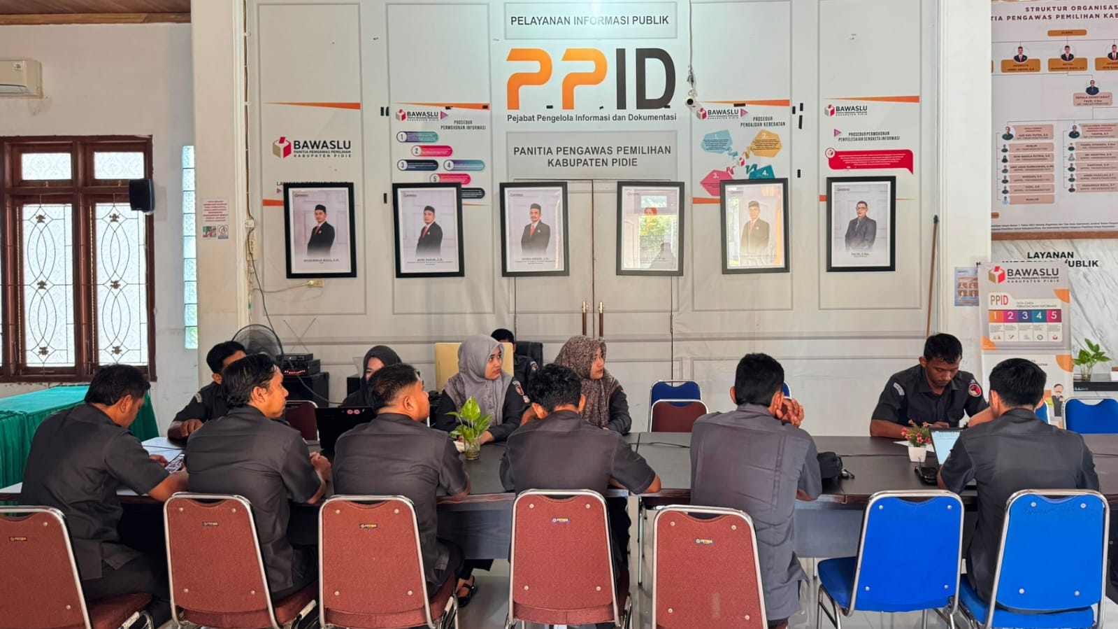 rapat internal  Bawaslu kabupaten pidie