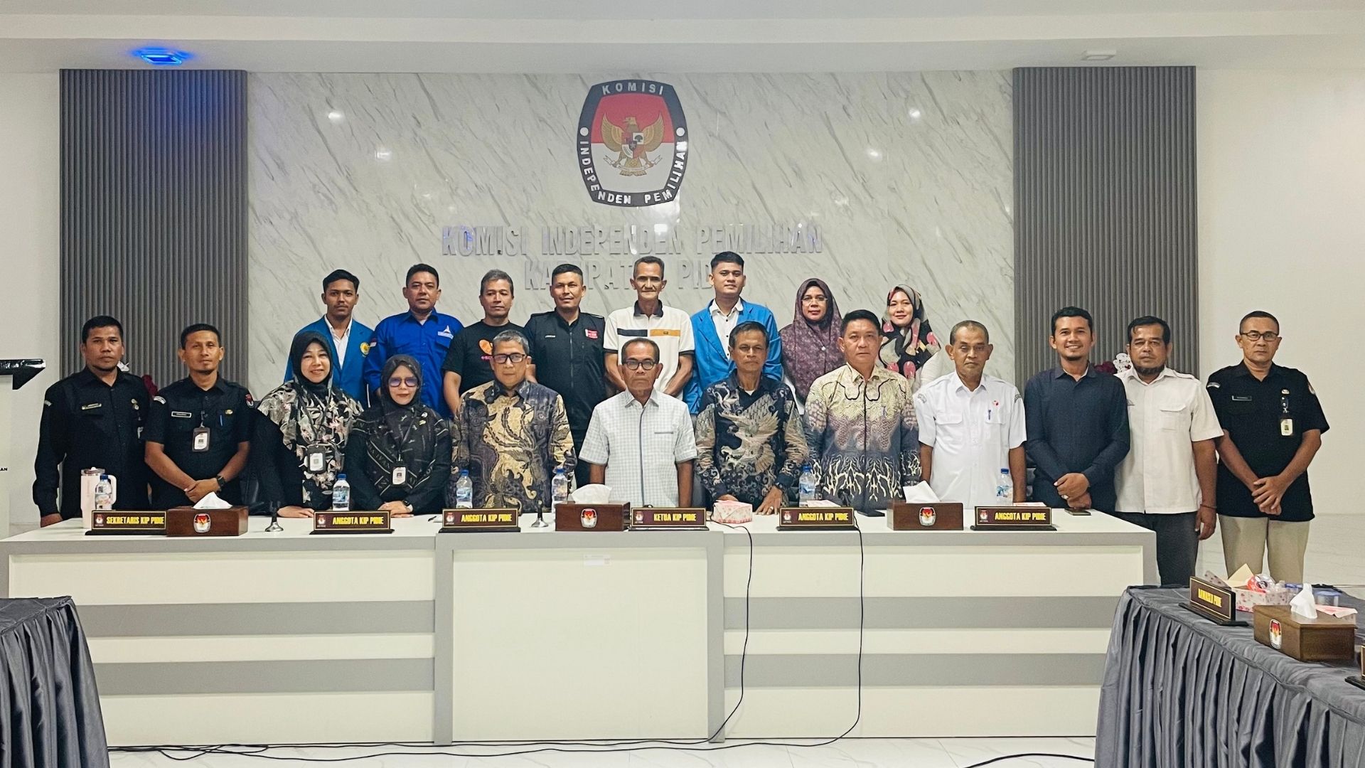Jajaran Bawaslu Kabupaten Pidie Hadiri Forum Konsultasi Publik KIP Pidie