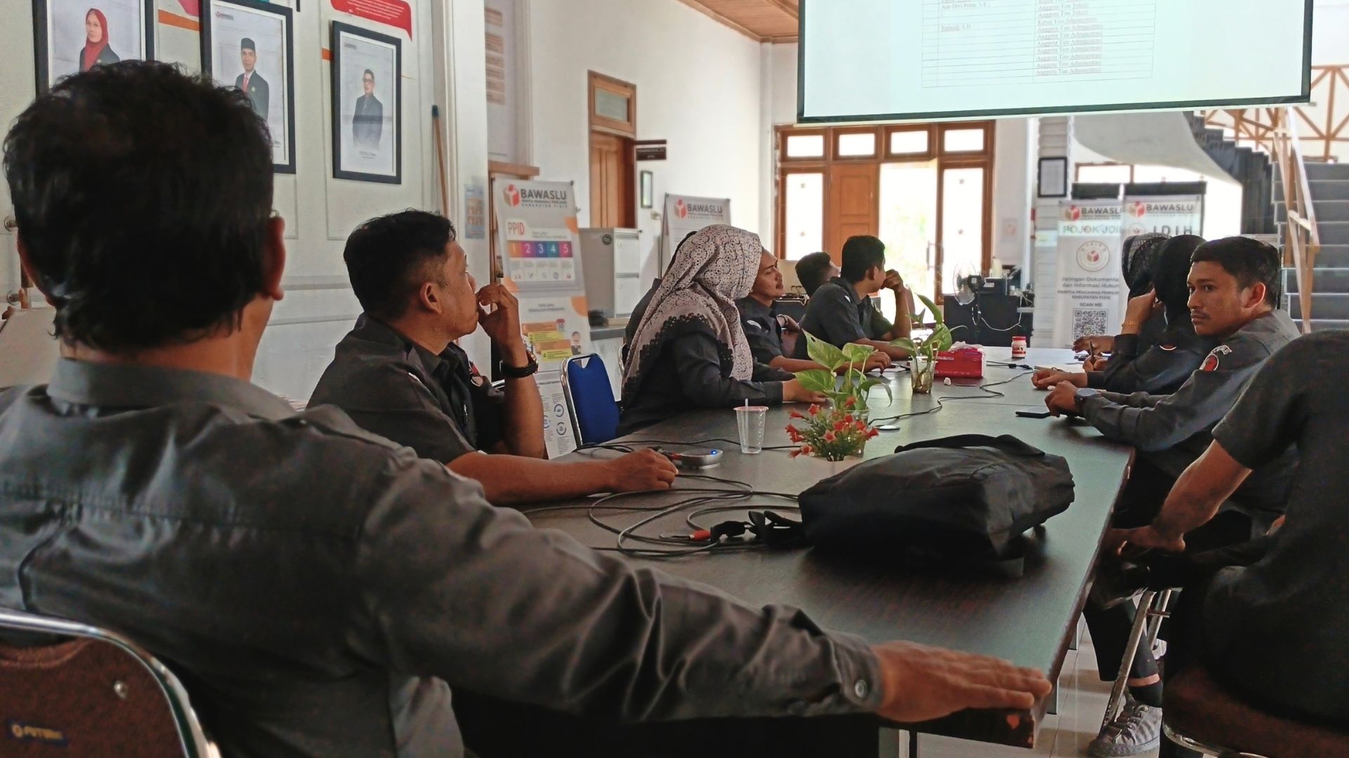 Rapat Rutin Bawaslu Kabupaten Pidie: "Perkuat Soliditas dan Tingkatkan Profesionalisme Kerja"