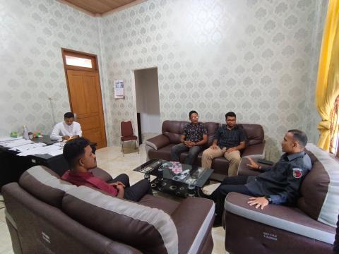 indra abidin memberikan arahan kepada formatur kader p2p