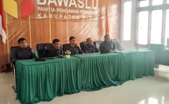 Panwaslih Kabupaten Pidie Mengikuti Rapat Koordinasi tentang Persiapan Pengawasan Pemutakhiran Data Pemilih Berkelanjutan via Zoom bersama Bawaslu RI, Senin (16/6/2025)
