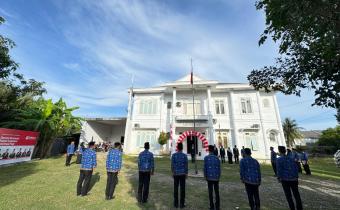 Upacara Peringatan HUT RI ke-80 Republik Indonesia di halaman Kantor Panwaslih Kabupaten Pidie, Minggu (17/8/2025)