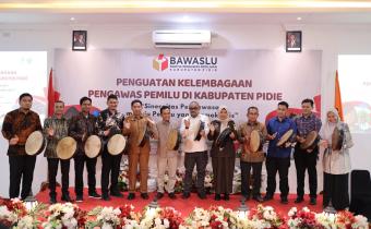 Panitia Pengawas Pemilihan (Panwaslih) Kabupaten Pidie menyelenggarakan kegiatan “Penguatan Kelembagaan Pengawas Pemilu di Kabupaten Pidie” pada Selasa 30 September di Safira Hotel, Sigli.