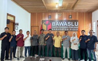 Panwaslih Kabupaten Pidie terima kunjungan koordinasi KIP Pidie bahas PDPB Triwulan III  [23 September 2025]