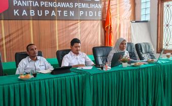 Pimpinan Panwaslih Kabupaten Pidie menjadi narasumber dalam diskusi daring pendidikan pengawasan partisipatif Panwaslih Provinsi Aceh [19 November 2025]