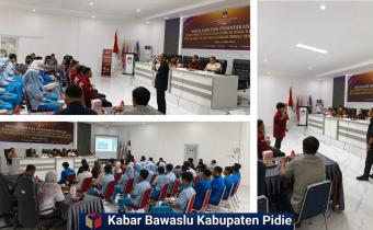 indra memberikan materi kepada peserta sosialisasi dan pendidikan pemilih KIP Pidie