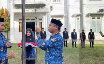 prosesi upacara HUT RI 81 di Bawaslu Kabupaten Pidie
