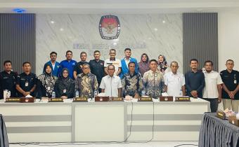 Jajaran Bawaslu Kabupaten Pidie Hadiri Forum Konsultasi Publik KIP Pidie